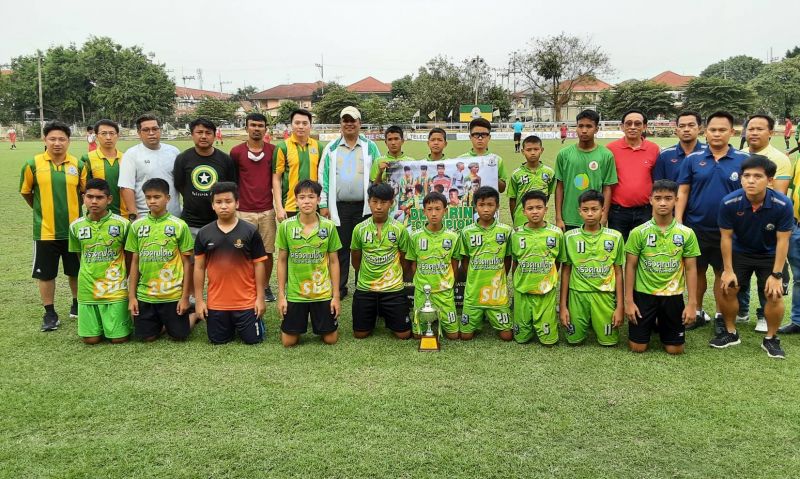 ผู้ชนะเลิศรายการแข่งขันฟุตบอล  “Debsirin The Champion invitation Cup 2021 U14 tournament”