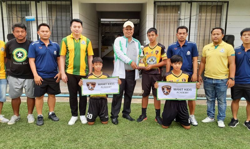 ผู้ชนะเลิศรายการแข่งขันฟุตบอล  “Debsirin The Champion invitation Cup 2021 U14 tournament”