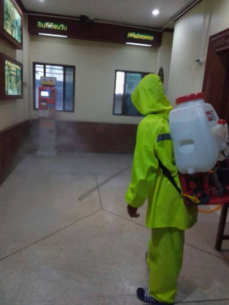 การฉีดยาฆ่าเชื้อ ทำความสะอาดสถานที่  เพื่อป้องกันการแพร่ระบาดเชื้อไวรัสโคโรนา 2019 (COVID-19) 