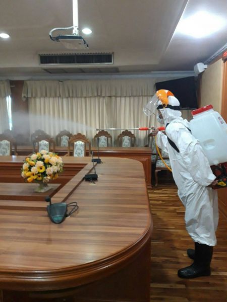 การฉีดยาฆ่าเชื้อ ทำความสะอาดสถานที่  เพื่อป้องกันการแพร่ระบาดเชื้อไวรัสโคโรนา 2019 (Covid-19) 